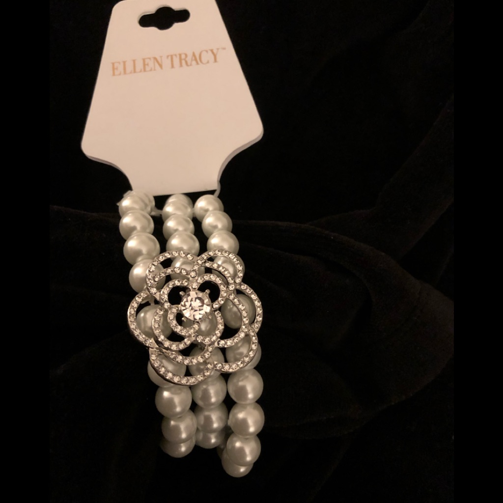 Ellen Tracy Pearl Evening Bracelet 8$